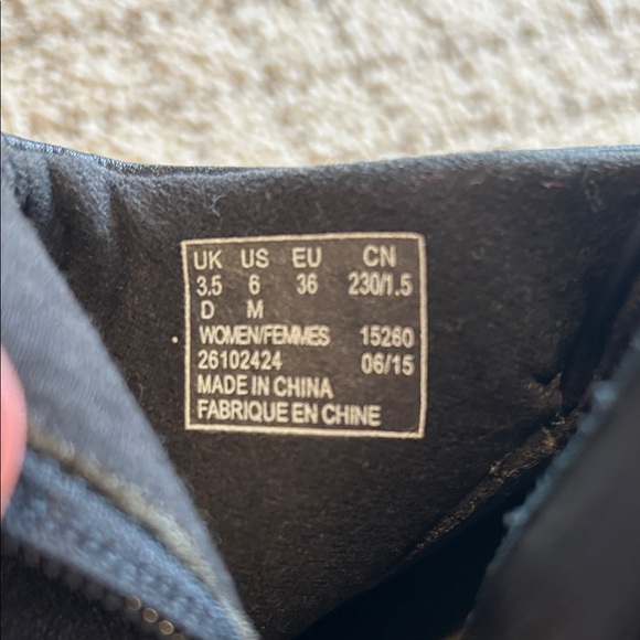 Clark’s Sleek Black Ankle Booties - Picture 3 of 4